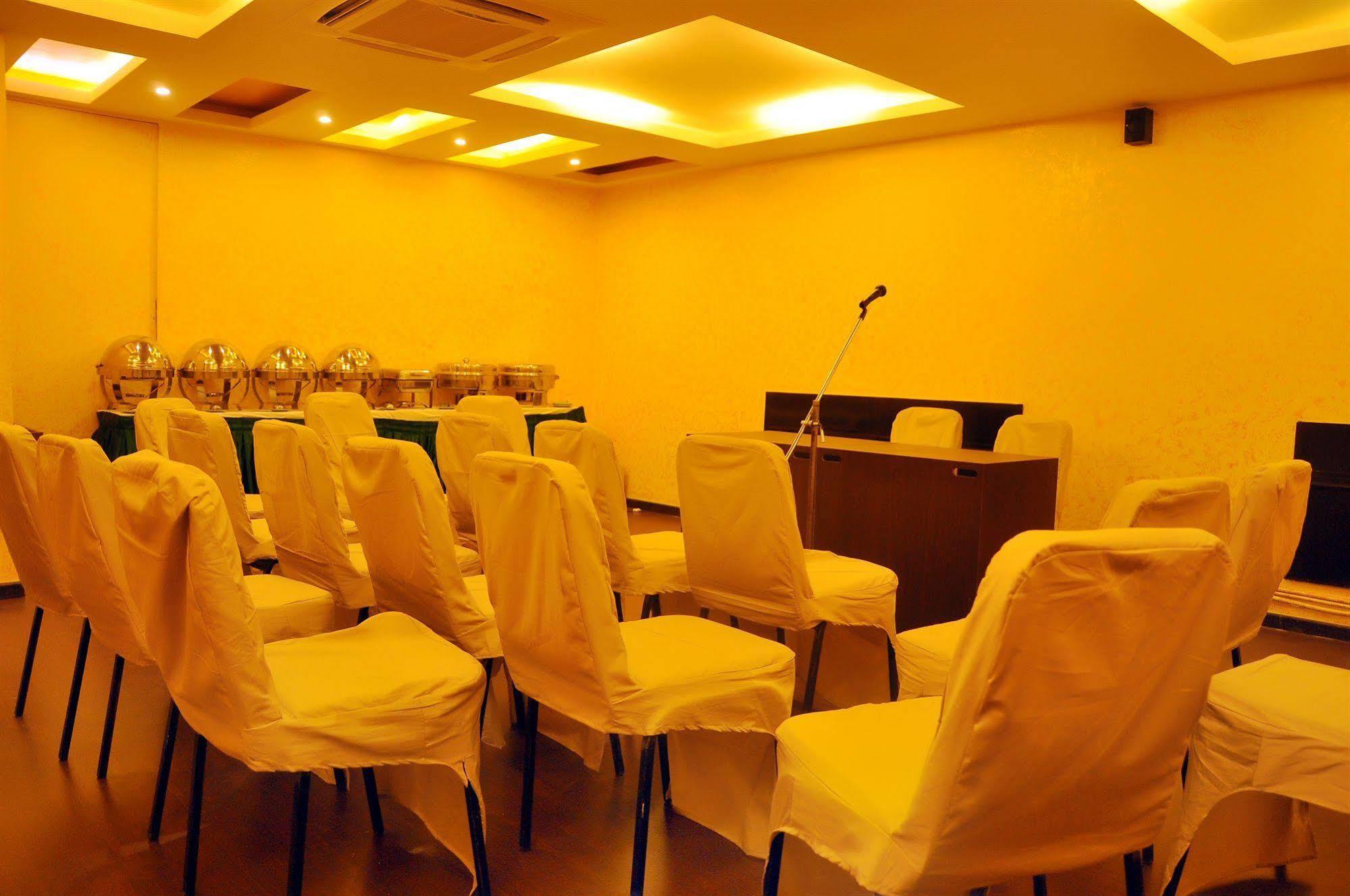 Nayagara Hotel Chennai Zewnętrze zdjęcie