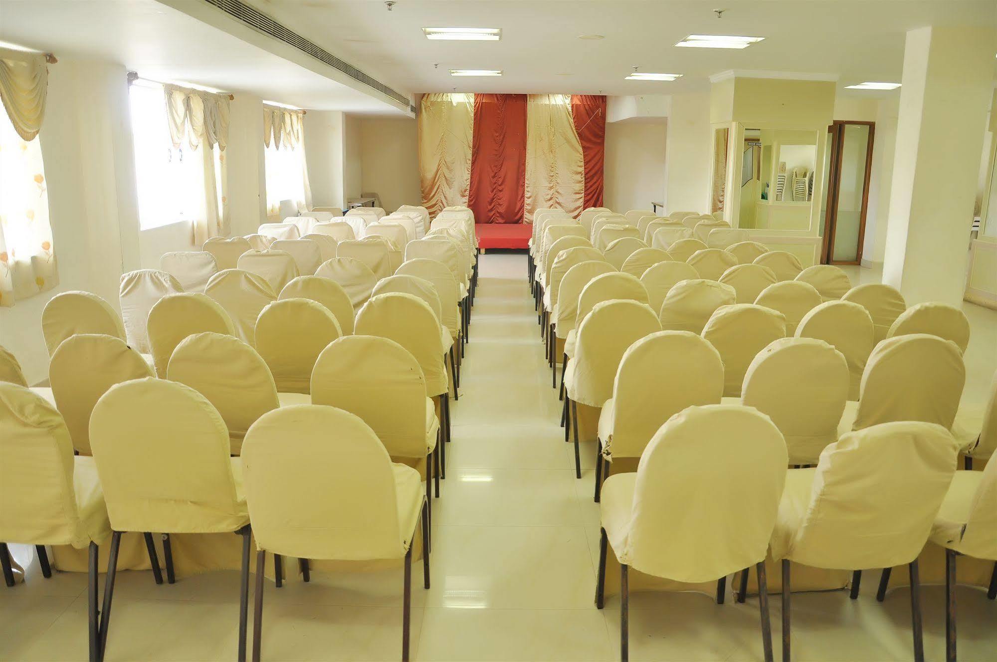 Nayagara Hotel Chennai Zewnętrze zdjęcie