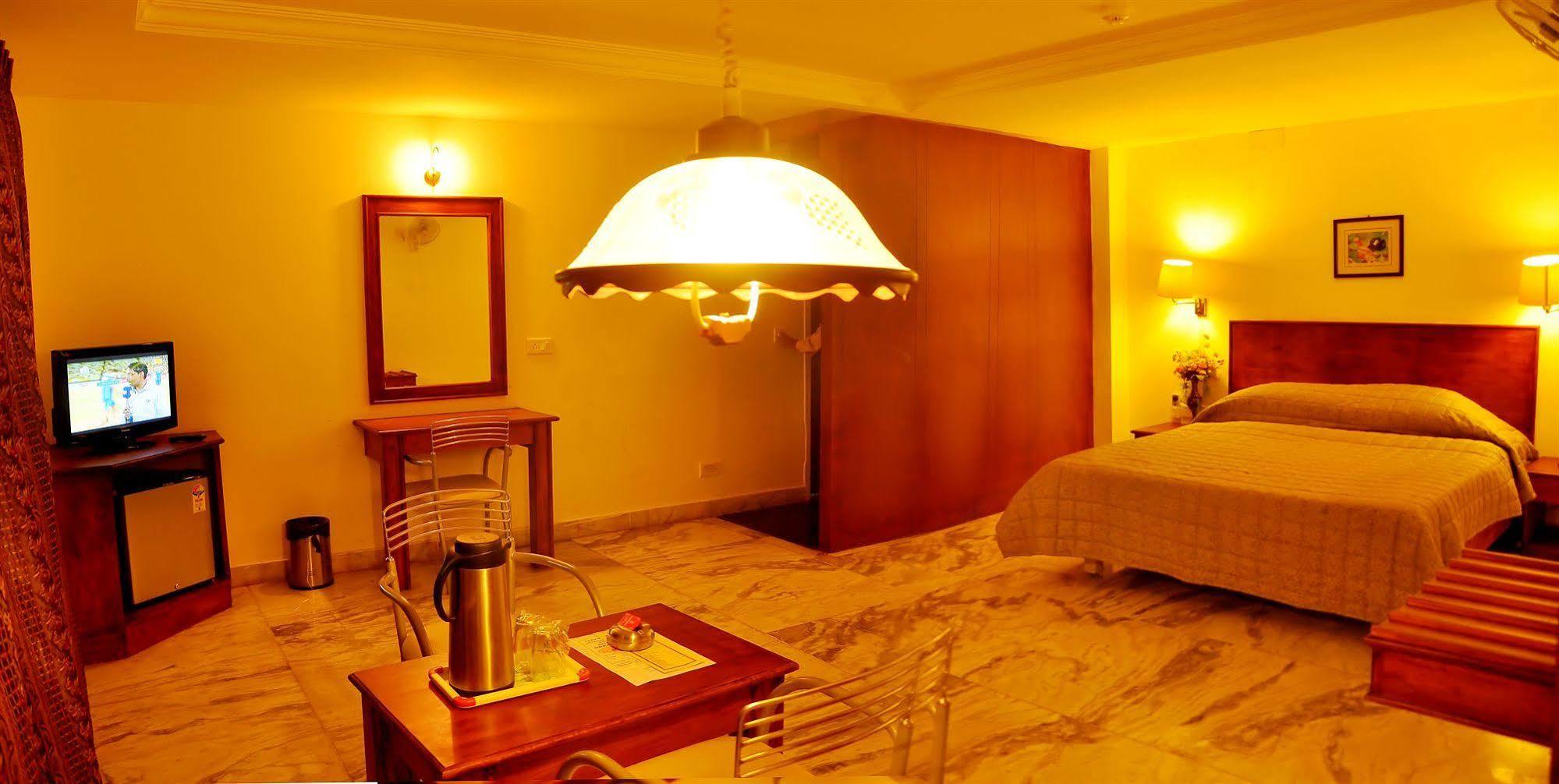 Nayagara Hotel Chennai Zewnętrze zdjęcie